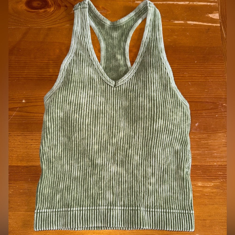 VNECK CROPPED TANK